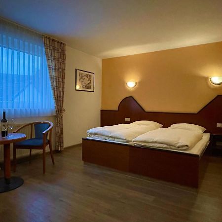Hotel Haus Hubertus Elsdorf Buitenkant foto