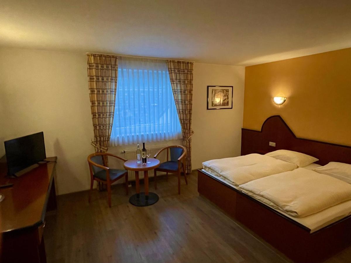 Hotel Haus Hubertus Elsdorf Buitenkant foto