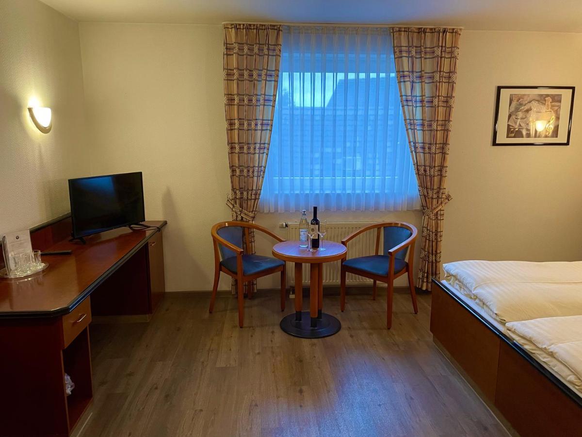 Hotel Haus Hubertus Elsdorf Buitenkant foto