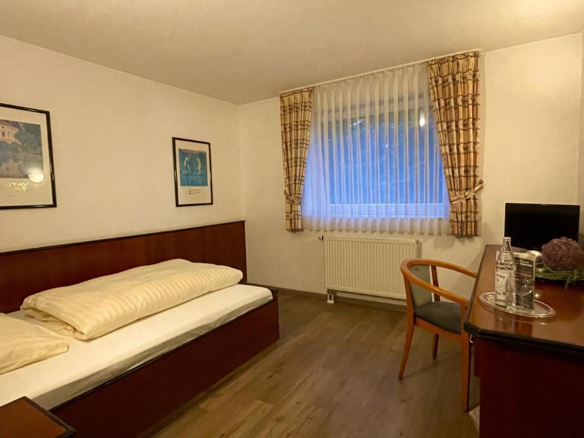 Hotel Haus Hubertus Elsdorf Buitenkant foto