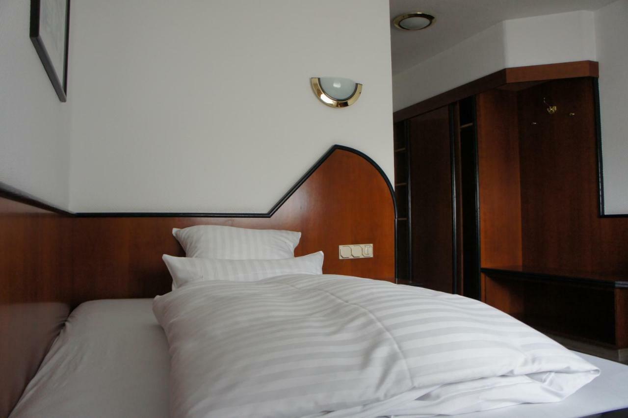 Hotel Haus Hubertus Elsdorf Buitenkant foto